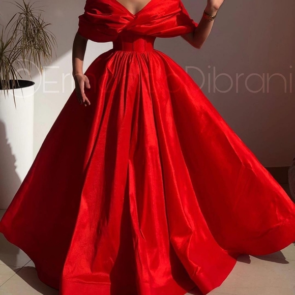 Dinner Gown - Picture 4 of 9